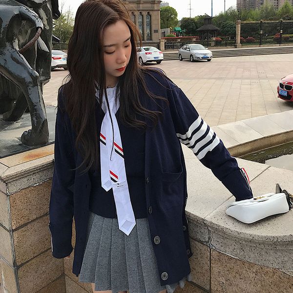 2021 spring and autumn new tb button cardigan knitted v-neck four bar stripe loose casual coat, White;black
2021 spring and autumn new tb button cardigan knitted v-neck four bar stripe loose casual coat, White;black