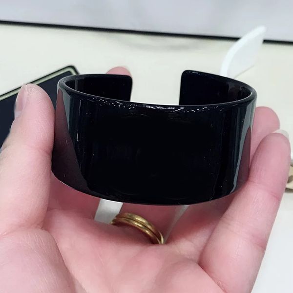 2 color fashion black and white acrylic bracelet c style metal letter bracelet for ladies collection jewelry accessories counter gif
2 color fashion black and white acrylic bracelet c style metal letter bracelet for ladies collection jewelry accessories counter gif