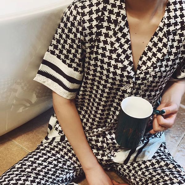 two pieces set pajamas for women white black plaid satin silk sleepwear summer spring autumn pjs night wear lounge wear homewear, Black;red
two pieces set pajamas for women white black plaid satin silk sleepwear summer spring autumn pjs night wear lounge wear homewear, Black;red