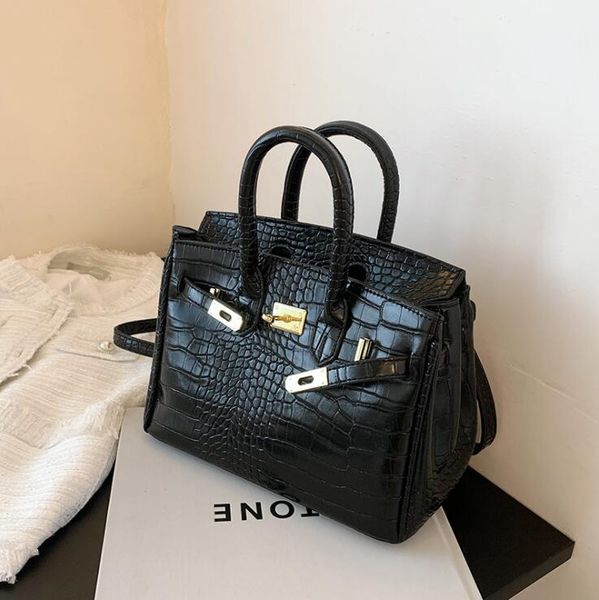 factory wholesale women leather shoulder bag simple solid color embossed womens handbags large alligator handbag summer joker candy-colored, Black;red
factory wholesale women leather shoulder bag simple solid color embossed womens handbags large alligator handbag summer joker candy-colored, Black;red