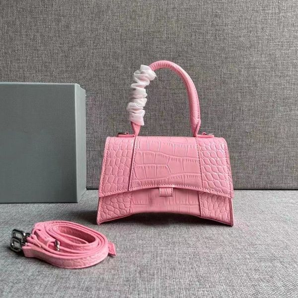 high-quality hourglass bag star fashion classic luxury designer messenger portable lady shoulder strap with original box
high-quality hourglass bag star fashion classic luxury designer messenger portable lady shoulder strap with original box