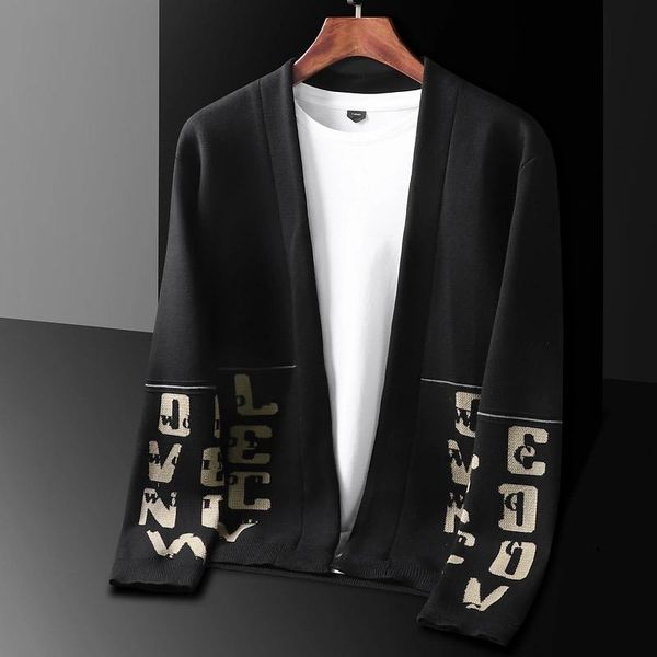 men's sweaters 2021 autumn high-end brand knitted cardigan trend jacquard letter pattern sweater coat business wear, White;black
men's sweaters 2021 autumn high-end brand knitted cardigan trend jacquard letter pattern sweater coat business wear, White;black