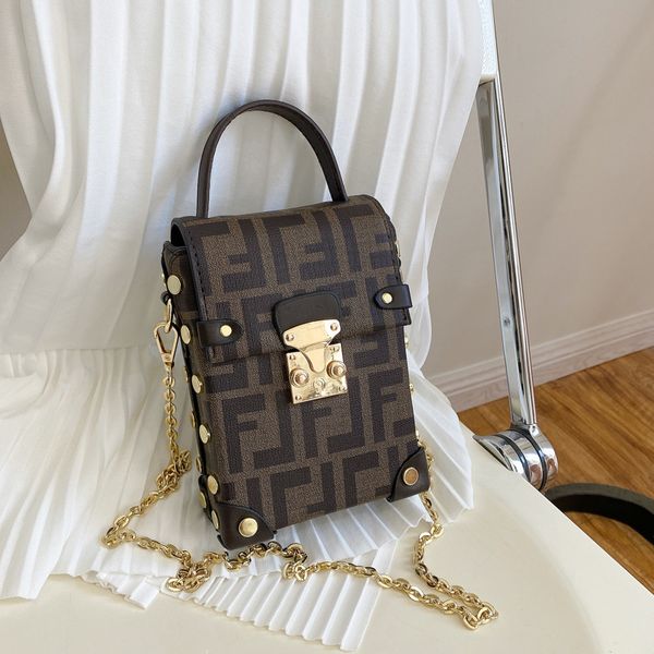 luxury design handbag wind mini chain female letter printing mobile phone pu leather fashion vertical rivet messenger bag
luxury design handbag wind mini chain female letter printing mobile phone pu leather fashion vertical rivet messenger bag