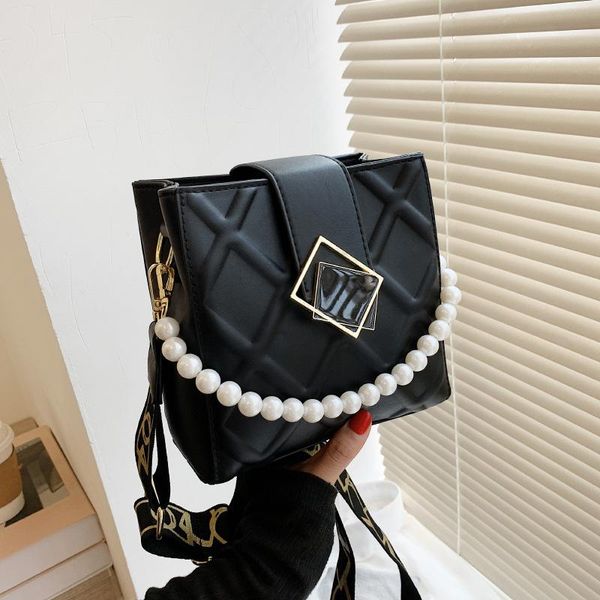 evening bags 2021 pure color diamond grid pearl chain small square bag ladies simple fashion one shoulder messenger sac
evening bags 2021 pure color diamond grid pearl chain small square bag ladies simple fashion one shoulder messenger sac