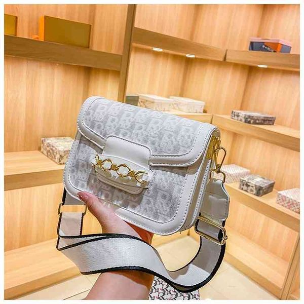 saddle bag 2021 new super fiber single shoulder messenger hand women's lattice small square 75% off factory outlet online sales c3dl, Black;red
saddle bag 2021 new super fiber single shoulder messenger hand women's lattice small square 75% off factory outlet online sales c3dl, Black;red