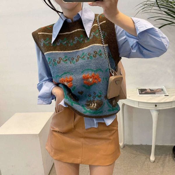 fw grandma vest collar shirt separate shooting, White
fw grandma vest collar shirt separate shooting, White