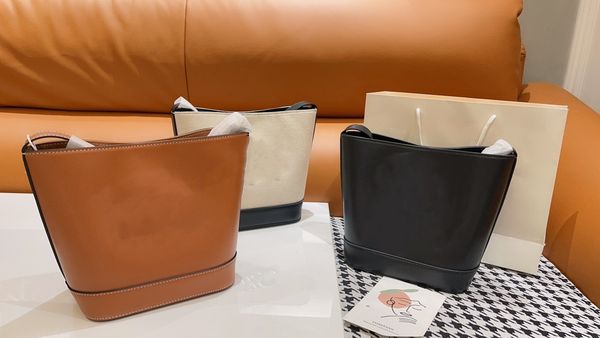 new bucket bag web celebrity recommend style classic printing series of popular sentiment item folding box size: 20 x21cm
new bucket bag web celebrity recommend style classic printing series of popular sentiment item folding box size: 20 x21cm