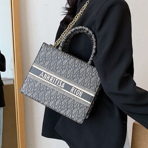 autumn and winter advanced sense of style big bag women's large capacity single shoulder new fashion chain messenger handbags
autumn and winter advanced sense of style big bag women's large capacity single shoulder new fashion chain messenger handbags