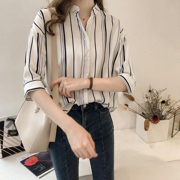 loose striped women shirts 2021 summe r v-neck half sleeved oversized 4xl female lady pulls outwear coat women's blouses, White
loose striped women shirts 2021 summe r v-neck half sleeved oversized 4xl female lady pulls outwear coat women's blouses, White