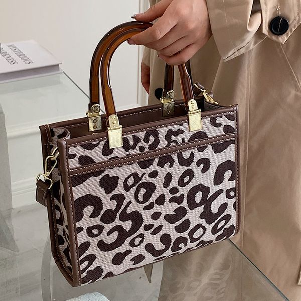 factory direct sale 75% off popular large capacity female ins minority 2021 new autumn winter texture messenger portable tote bags
factory direct sale 75% off popular large capacity female ins minority 2021 new autumn winter texture messenger portable tote bags