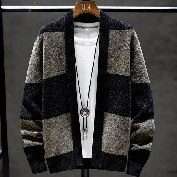 men's sweaters 2021 autumn fashion knitted cardigan coats male casual large long sleeve jackets men patchwork sweater outwear w694, White;black
men's sweaters 2021 autumn fashion knitted cardigan coats male casual large long sleeve jackets men patchwork sweater outwear w694, White;black