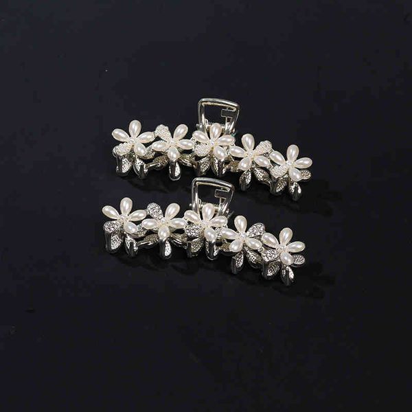hair accessories jewelry metal pearl five leaf flower clip catch net red back of head shark ornament headdress medium, Golden;white
hair accessories jewelry metal pearl five leaf flower clip catch net red back of head shark ornament headdress medium, Golden;white