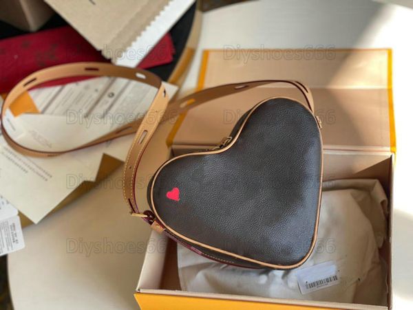 game on coeur crossbody bag totes vintage messenger bags mini desinger red heart m57456 handbags luxurys designers heart-shaped shoulder bag
game on coeur crossbody bag totes vintage messenger bags mini desinger red heart m57456 handbags luxurys designers heart-shaped shoulder bag