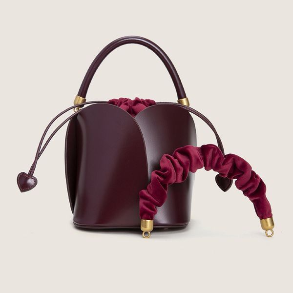 hand niche design leather petal bucket french drawstring soft leather unique velvet handle bag, Red;black
hand niche design leather petal bucket french drawstring soft leather unique velvet handle bag, Red;black