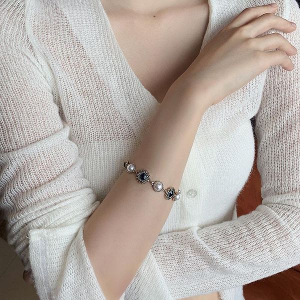 bangle v-539 japanese and korean style simple fashion diamond pearl geometric circle bracelet retro net red, Black
bangle v-539 japanese and korean style simple fashion diamond pearl geometric circle bracelet retro net red, Black