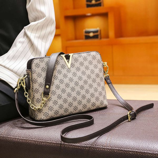 hbp fashion women's bag 2021 new printed chain portable one shoulder cross leather v-shaped women's
hbp fashion women's bag 2021 new printed chain portable one shoulder cross leather v-shaped women's
