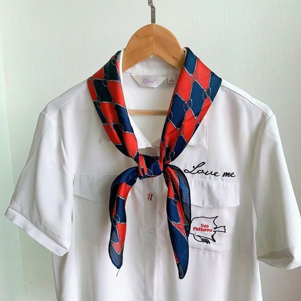 spring and autumn simulation 70 small square silk scarf female old flower chs case bag d letter, Blue;white
spring and autumn simulation 70 small square silk scarf female old flower chs case bag d letter, Blue;white