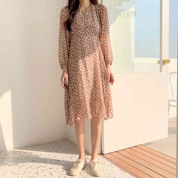 casual dresses floral pattern v-cleavage high waist 2021 female spring at knee height stylish korean style, Black;gray
casual dresses floral pattern v-cleavage high waist 2021 female spring at knee height stylish korean style, Black;gray