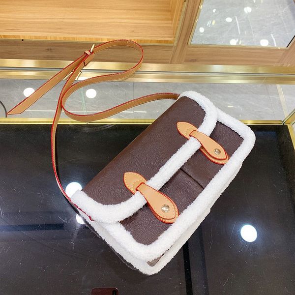 messenger bag handbag lady shoulder bags fashion old flower l letter hasp interior zipper women flap purse, Red;black
messenger bag handbag lady shoulder bags fashion old flower l letter hasp interior zipper women flap purse, Red;black