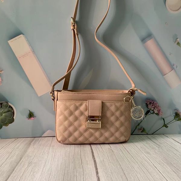 louis vutton bagguess new handle retro fashion versatile solid letter zipper rhombic lattice cover envelope single shoulder messenger bagand
louis vutton bagguess new handle retro fashion versatile solid letter zipper rhombic lattice cover envelope single shoulder messenger bagand