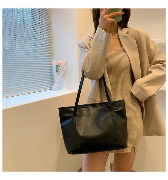 evening bags large-capacity single-shoulder ladies bag fashion soft pu european and american simple pure color generous tide four seasons
evening bags large-capacity single-shoulder ladies bag fashion soft pu european and american simple pure color generous tide four seasons