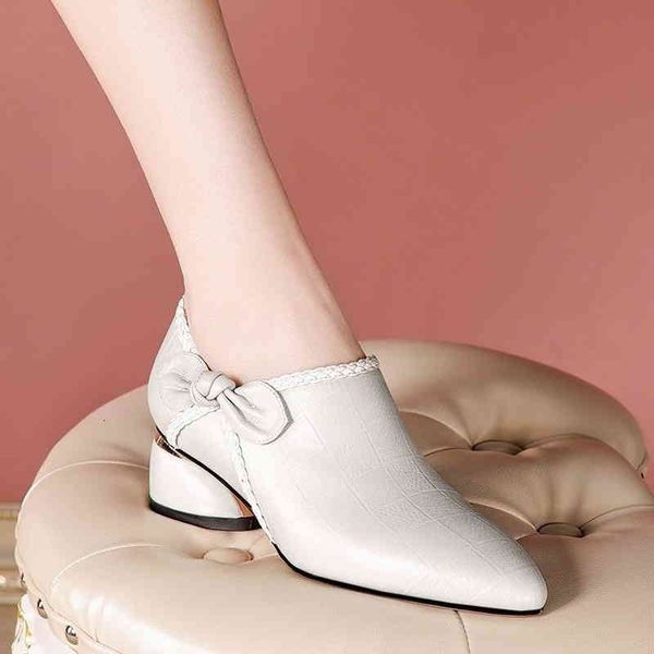 Dress Shoes Embossed Leather Women's Shoes,Office Lady Working Shoe,Mid Heels,Pointed toe,Square Heel,Bowtie,Female Footware,Black
Dress Shoes Embossed Leather Women's Shoes,Office Lady Working Shoe,Mid Heels,Pointed toe,Square Heel,Bowtie,Female Footware,Black