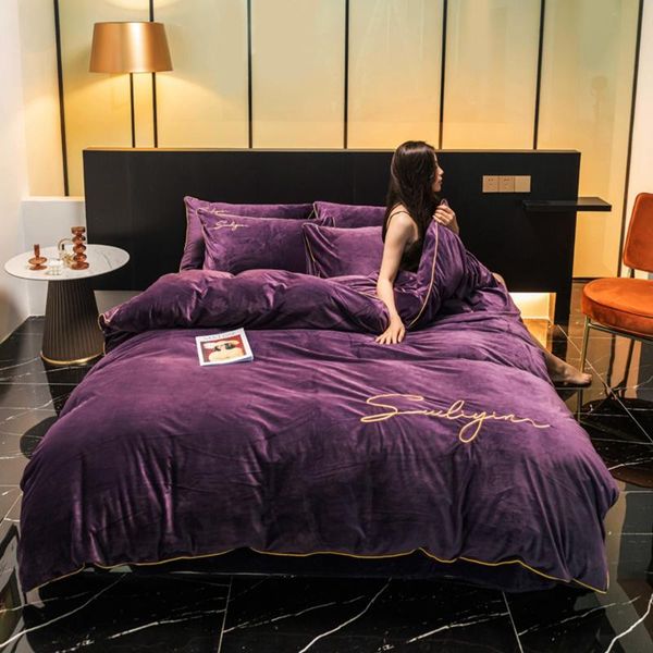 bedding sets thickened winter warm flannel 3/4pcs set milk velvet quilt duvet cover solid color snow fleece bed sheet pillowcase 
bedding sets thickened winter warm flannel 3/4pcs set milk velvet quilt duvet cover solid color snow fleece bed sheet pillowcase