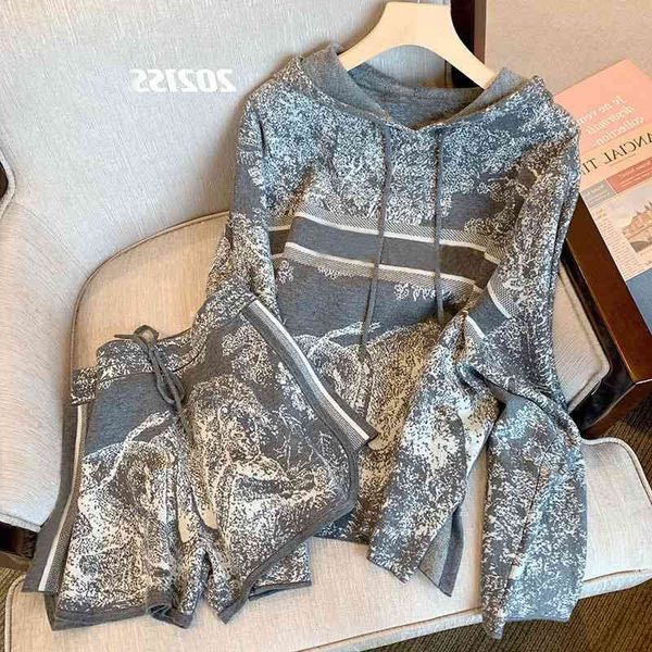 design clothing large autumn suit women's 2021 new age reduction casual hoodie loose print shorts two piece set, Gray
design clothing large autumn suit women's 2021 new age reduction casual hoodie loose print shorts two piece set, Gray