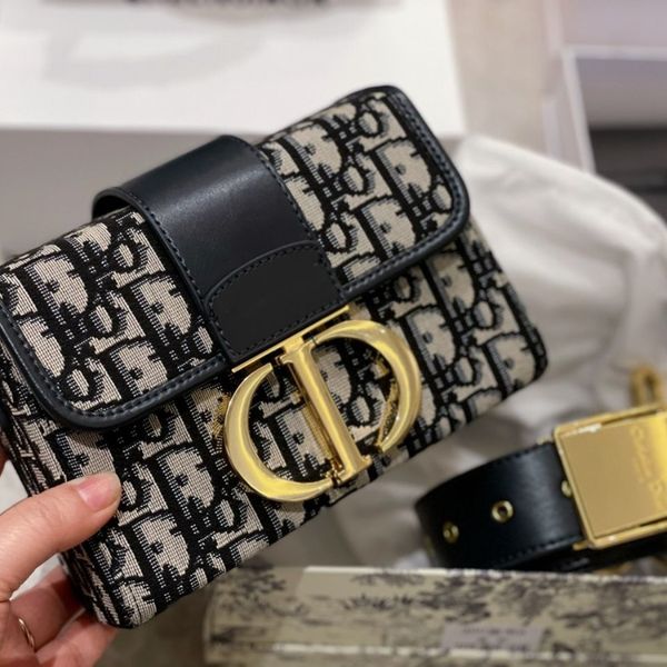 bag 2021 trendy mini versatile leather wide band montaigne bag versatile one shoulder messenger bag detachable shoulder strap women luxurys
bag 2021 trendy mini versatile leather wide band montaigne bag versatile one shoulder messenger bag detachable shoulder strap women luxurys