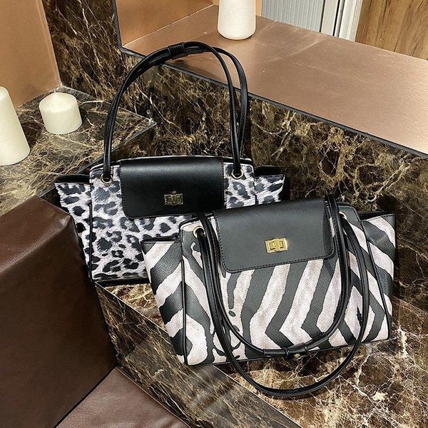evening bags leopard print shoulder bag large-capacity tote casual messenger hand women 2021 purse bolso mujer
evening bags leopard print shoulder bag large-capacity tote casual messenger hand women 2021 purse bolso mujer