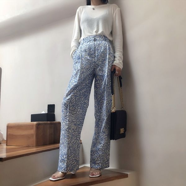 capris 2021 summer cotton linen three-dimensional floral blue texture plied high waist long-legged pants, Black;white
capris 2021 summer cotton linen three-dimensional floral blue texture plied high waist long-legged pants, Black;white