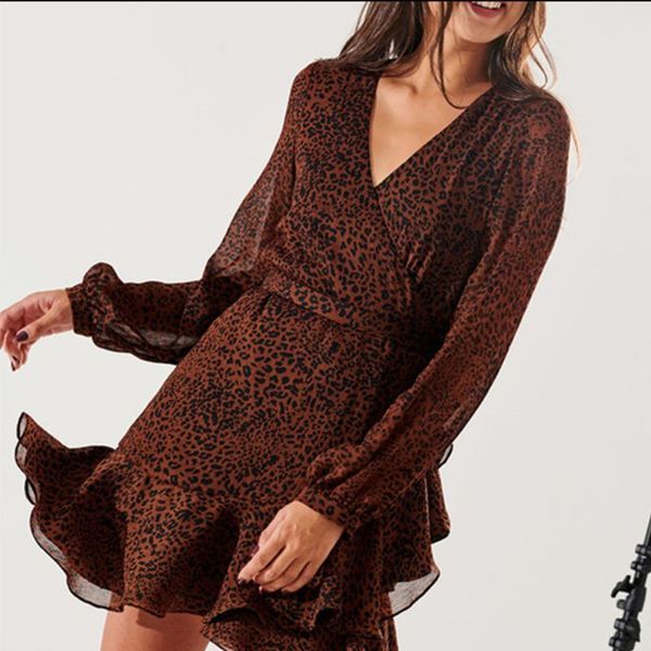 casual dresses leopard mini women's dress ruffle hem elegant long sleeve v neck streetwear party autumn vintage short robe femme, Black;gray
casual dresses leopard mini women's dress ruffle hem elegant long sleeve v neck streetwear party autumn vintage short robe femme, Black;gray