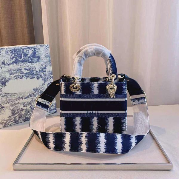 new bag women favorite genuine leather fashion handbags multi accessoires purses flower mini pochette 3pcs crossbody shoulder bags249r
new bag women favorite genuine leather fashion handbags multi accessoires purses flower mini pochette 3pcs crossbody shoulder bags249r