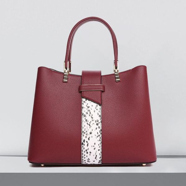 evening bags leather fashion atmosphere large capacity luxury handbags women classical tide shoulder
evening bags leather fashion atmosphere large capacity luxury handbags women classical tide shoulder
