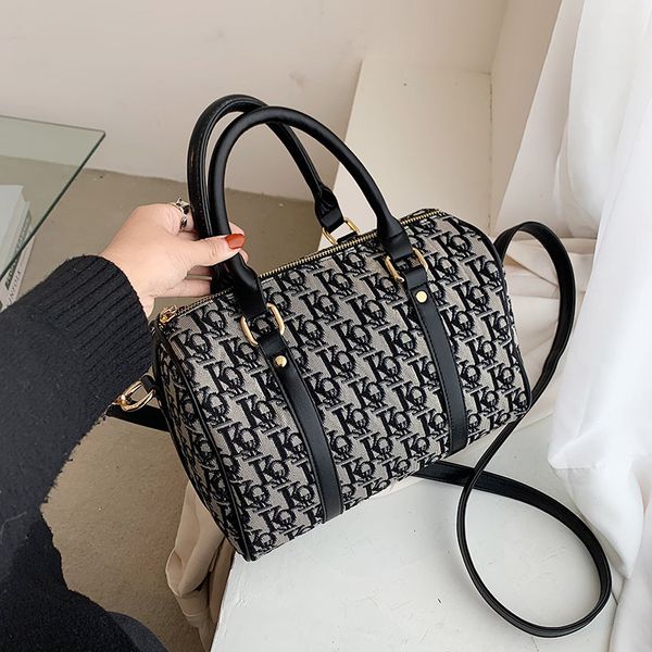 purses high capacity boston women's new fashion versatile one shoulder messenger handbag handbag black friday, Black;red
purses high capacity boston women's new fashion versatile one shoulder messenger handbag handbag black friday, Black;red