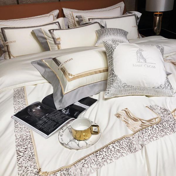bedding sets high-end luxury model room 140s horse cotton four-piece embroidery quilt cover light and simple wi
bedding sets high-end luxury model room 140s horse cotton four-piece embroidery quilt cover light and simple wi