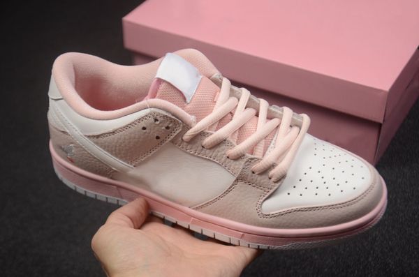 new 2021 dunk men women running shoes low pink pigeon chunky dunky elephant veneer syracuse luxurys designer sneakers with box
new 2021 dunk men women running shoes low pink pigeon chunky dunky elephant veneer syracuse luxurys designer sneakers with box