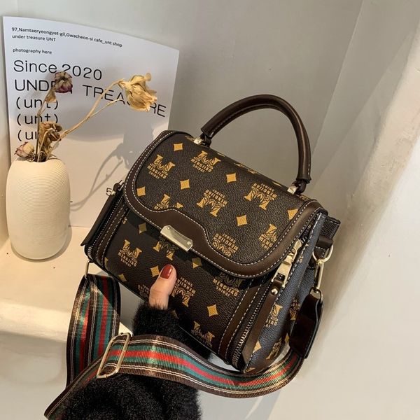 purses outlet bag women's bag new fashion pu single shoulder messenger small square hand
purses outlet bag women's bag new fashion pu single shoulder messenger small square hand
