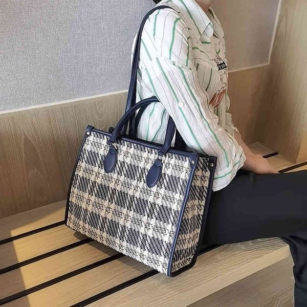 korean plaid bag women's hand 2021 summer qianniao lattice tot child mother messenger single shoulder, Black;red
korean plaid bag women's hand 2021 summer qianniao lattice tot child mother messenger single shoulder, Black;red