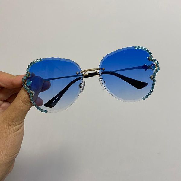 sunglasses design fashion rimless pilot women vintage diamond gradient wave frame sun glasses for female uv400, White;black
sunglasses design fashion rimless pilot women vintage diamond gradient wave frame sun glasses for female uv400, White;black