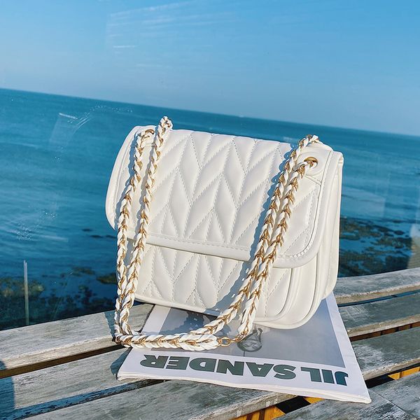 niche design womens bag all-match 2021 new chain messenger bag square bag underarm dual-use square shoulder
niche design womens bag all-match 2021 new chain messenger bag square bag underarm dual-use square shoulder