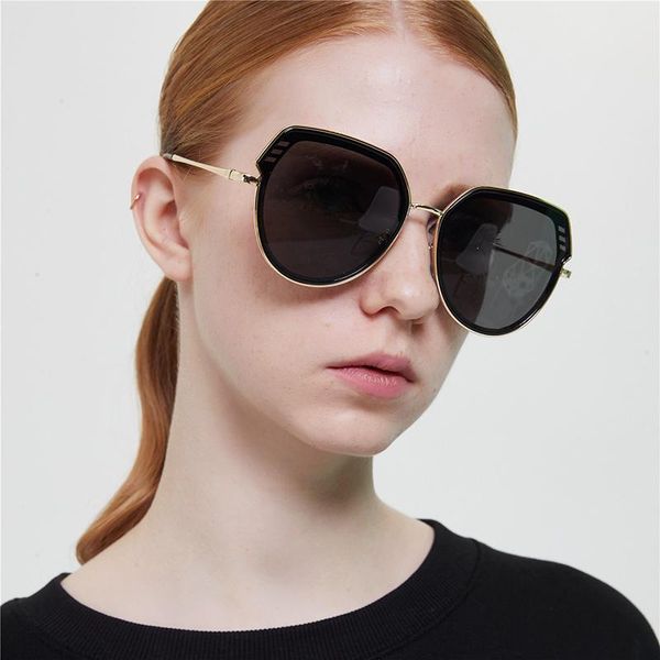 sunglasses 2021 korean version semi-metal toad big frame female fashion male model glasses, White;black
sunglasses 2021 korean version semi-metal toad big frame female fashion male model glasses, White;black