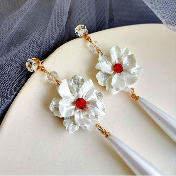 trendy women's earring white flower simulate pearl long dangle pendientes monet garden romantic elegant female jewelry ef52 & chandelie, Silver
trendy women's earring white flower simulate pearl long dangle pendientes monet garden romantic elegant female jewelry ef52 & chandelie, Silver