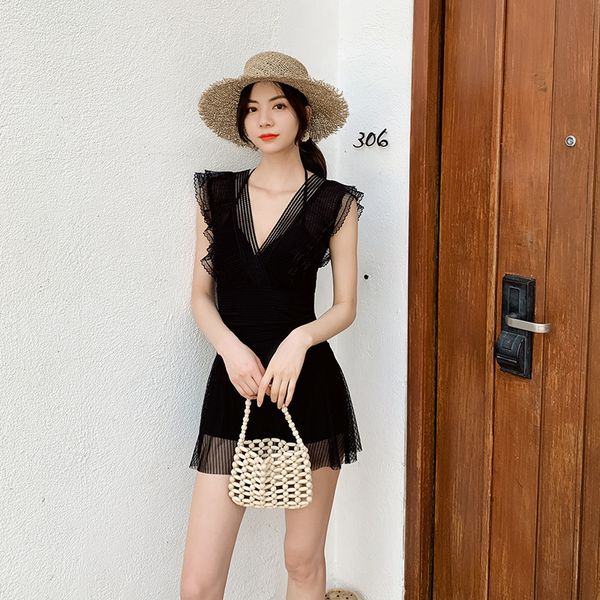 korean 2021 one-piece skirt women's slim cover belly conservative spring beach resort swimsuit women, White;black
korean 2021 one-piece skirt women's slim cover belly conservative spring beach resort swimsuit women, White;black