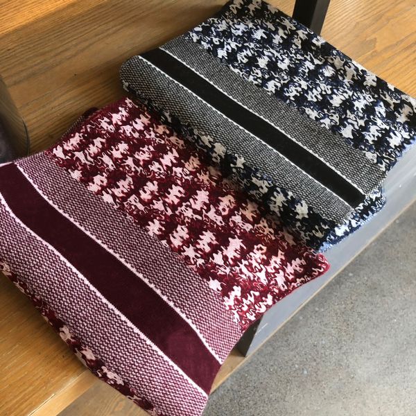 classic fashion cashmere scarf luxury scarves pashmina original brand designer style letter shawl with gift box set, Blue;gray
classic fashion cashmere scarf luxury scarves pashmina original brand designer style letter shawl with gift box set, Blue;gray