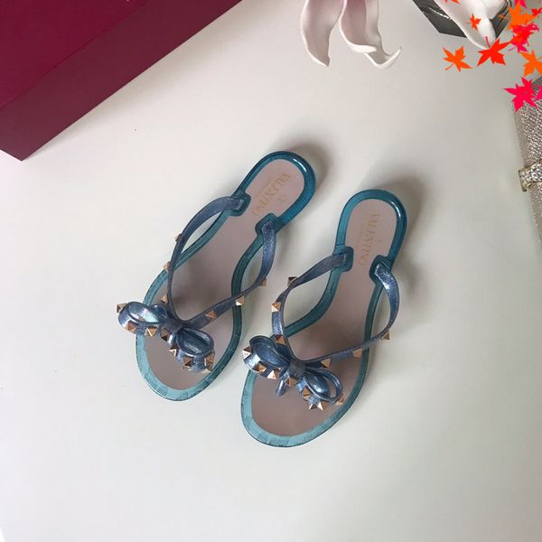 2021 designer luxurys slippers women sandals fashion beach shoes flip flops flat non-slip classical hole slipper with box size 35-41 -g0598, Black
2021 designer luxurys slippers women sandals fashion beach shoes flip flops flat non-slip classical hole slipper with box size 35-41 -g0598, Black