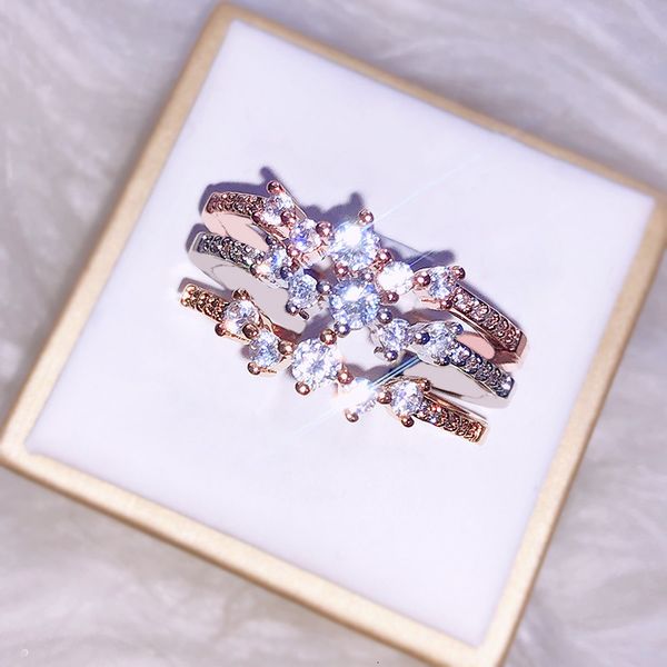 ms. mosang shifeng's headdrs is exquisitely , with zircon inlaid and rose gold engagement ring, Silver
ms. mosang shifeng's headdrs is exquisitely , with zircon inlaid and rose gold engagement ring, Silver