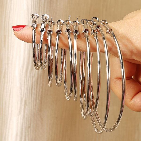 hoop & huggie c-shaped circle earrings simple fashion exaggerated women round temperament classic vintage, Golden;silver
hoop & huggie c-shaped circle earrings simple fashion exaggerated women round temperament classic vintage, Golden;silver