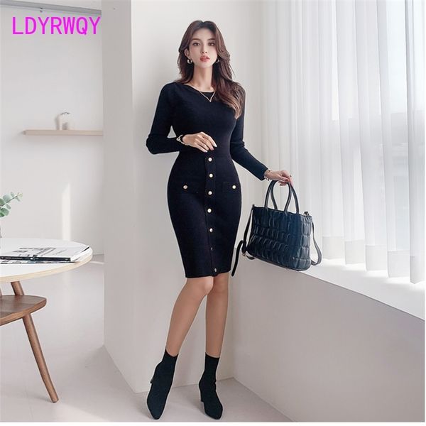 winter long-sleeved knitted dress with metal buttons is thin and bag hip knitting cotton 210603, Black;gray
winter long-sleeved knitted dress with metal buttons is thin and bag hip knitting cotton 210603, Black;gray