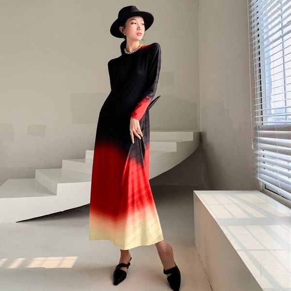 autumn long-sleeved gradual color mid-calf hollow out high waist loose black stree wear dress for women c741 casual dresses, Black;gray
autumn long-sleeved gradual color mid-calf hollow out high waist loose black stree wear dress for women c741 casual dresses, Black;gray